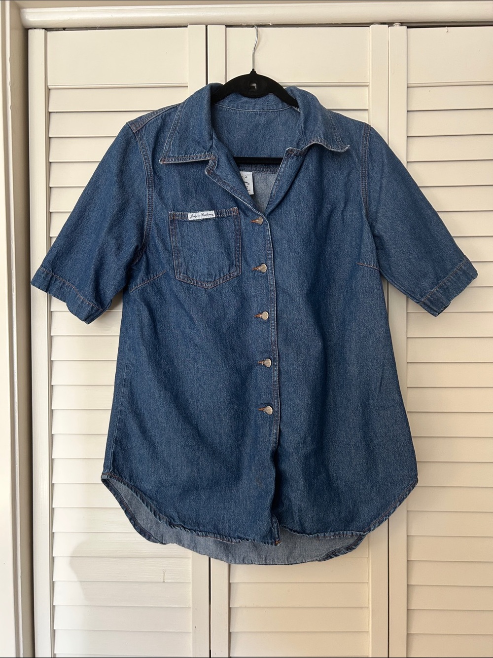 Short-Sleeve Denim Button-Up Shirt Size M